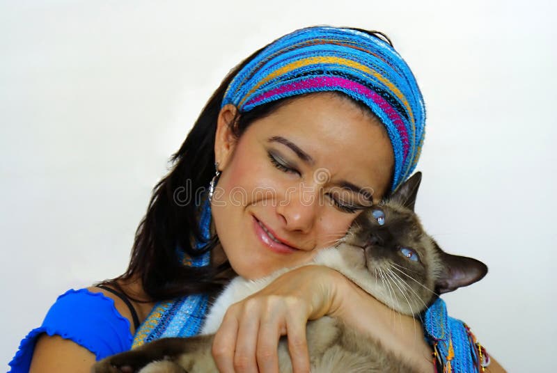 Vrouw en haar huisdierenkat royalty-vrije stock foto Vrouw en haar huisdierenkat royalty-vrije stock foto