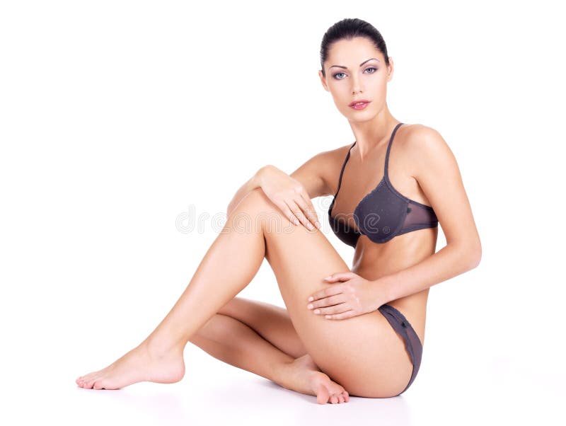 Vrouw met gezondheidslichaam en lange slanke benen