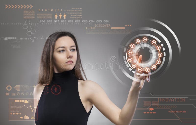 Vrouw wat betreft de virtuele toekomstige interface royalty-vrije stock foto Vrouw wat betreft de virtuele toekomstige interface royalty-vrije stock foto