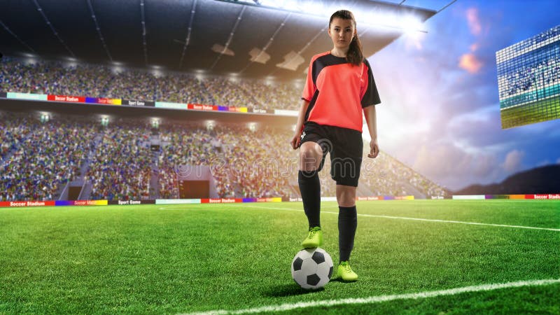 Vrouwelijke voetbalster in rode eenvormig op voetbalgebied royalty-vrije stock foto Vrouwelijke voetbalster in rode eenvormig op voetbalgebied royalty-vrije stock foto