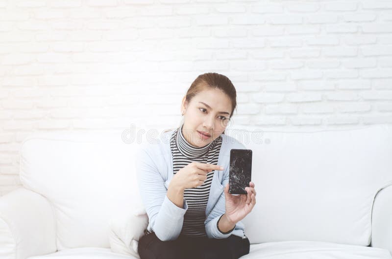 Vrouwen die aan communicatiemiddelen richten royalty-vrije stock fotografie Vrouwen die aan communicatiemiddelen richten royalty-vrije stock fotografie