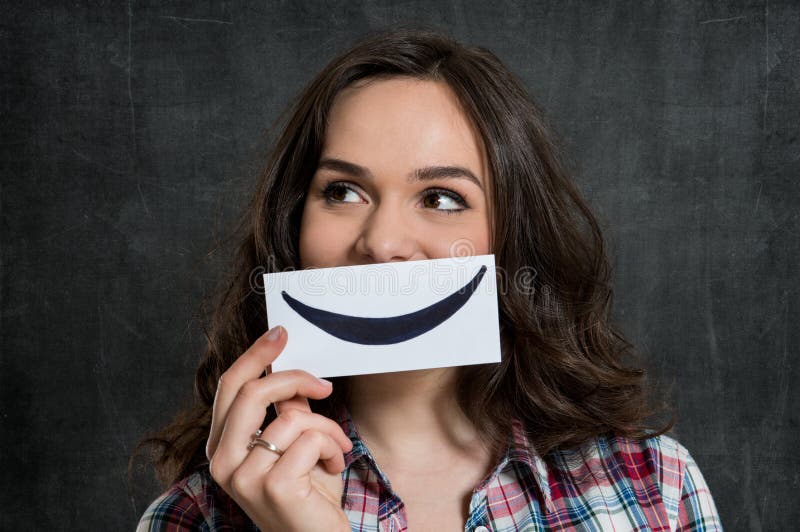 Vrouwenholding Smiley Emoticon royalty-vrije stock afbeelding Vrouwenholding Smiley Emoticon royalty-vrije stock afbeelding