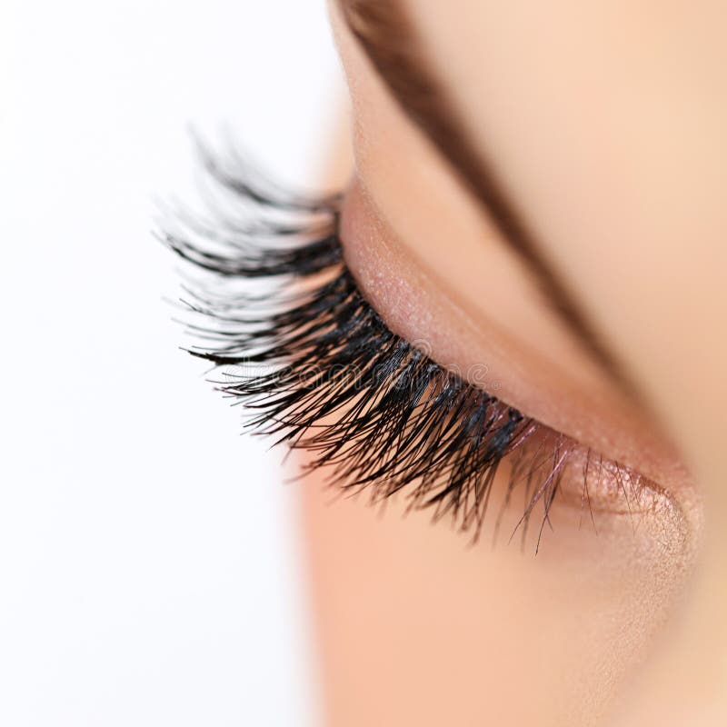 Vrouwenoog met lange wimpers. Wimperuitbreiding stock afbeelding Vrouwenoog met lange wimpers. Wimperuitbreiding stock afbeelding