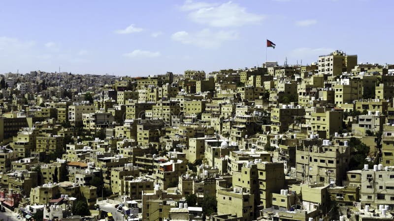 Vue aérienne d'amman jordan présentant des bâtiments historiques en grès dans un paysage urbain. action photographie stock