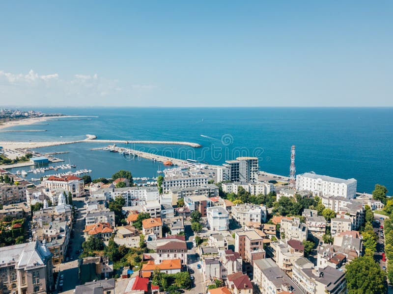 Vue aérienne d'horizon de ville de Constanta en Roumanie photographie stock