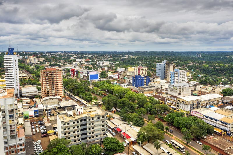 Vue aérienne de Ciudad del Este, Paraguay photos libres de droits Vue aérienne de Ciudad del Este, Paraguay photos libres de droits