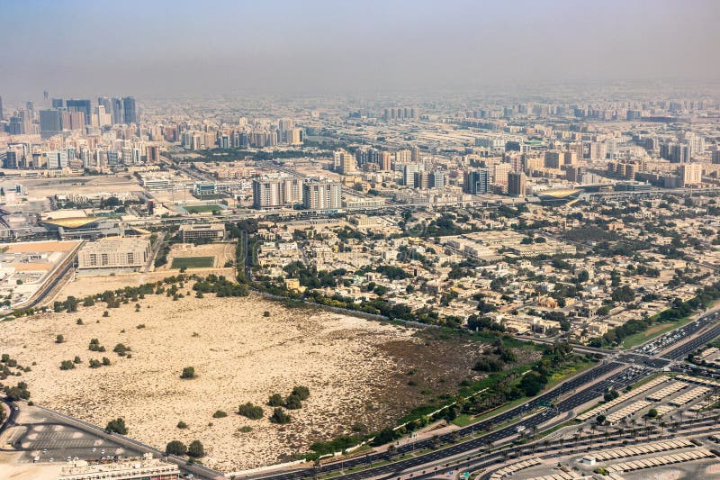 Vue aérienne de dubaï et sharjah émirat arabe uni. Vue aérienne des émirats arabes unis de dubaï et de sharjah.