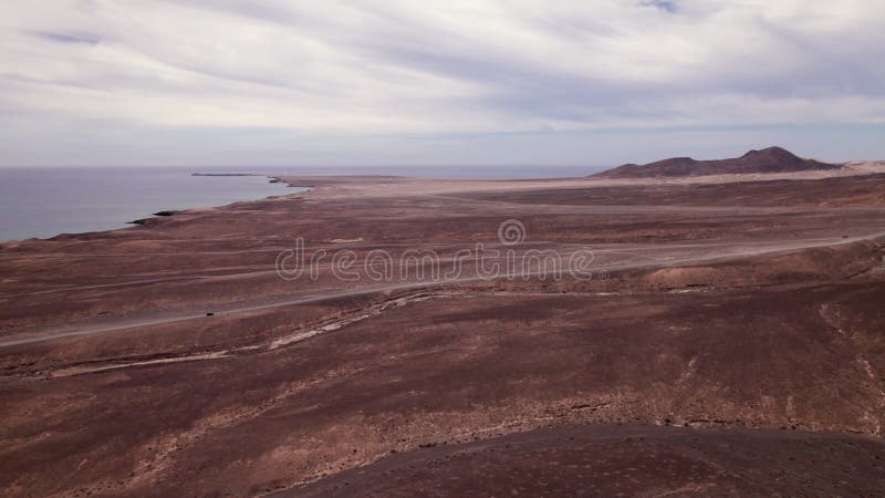 Vue aérienne de Jandia Coast Road dans le sud de Fuerteventura clips vidéos