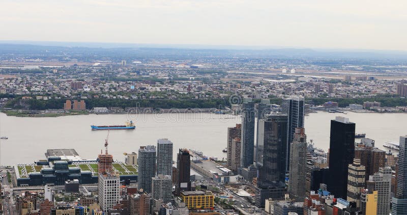 Vue aérienne de 4K UltraHD de l'East River dans le Lower Manhattan banque de vidéos