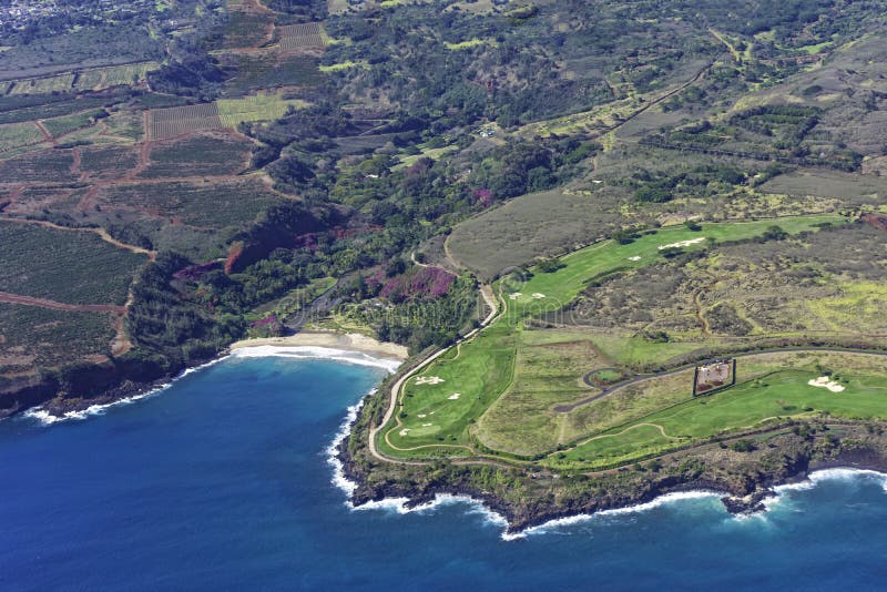Vue aérienne de la côte sud de Kauai montrant des plantations de café, des jardins botaniques et un terrain de golf Poipu Kauai H photo libre de droits