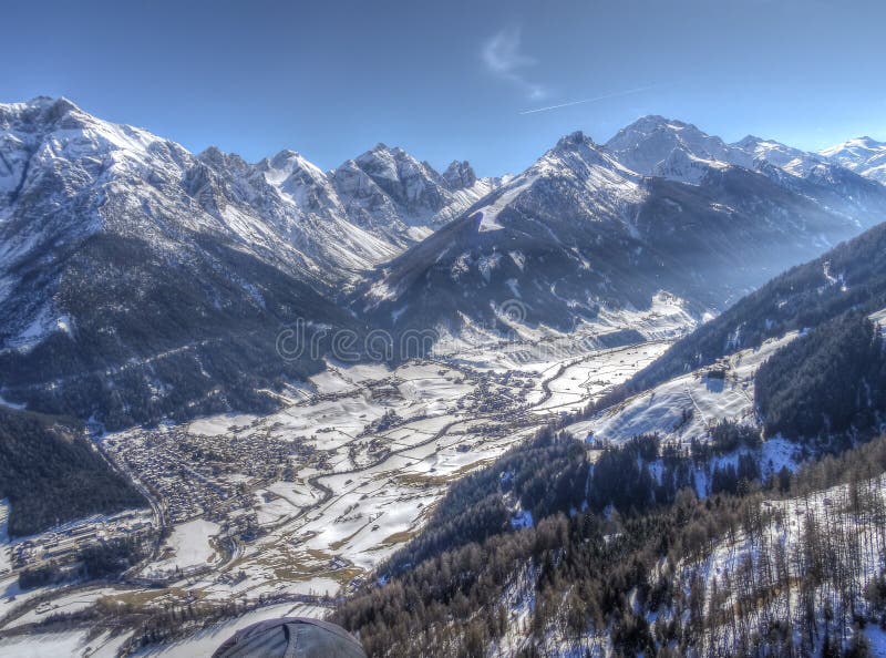 Vue aérienne de la vallée de Stubai, Autrichien Tyrol images libres de droits Vue aérienne de la vallée de Stubai, Autrichien Tyrol images libres de droits