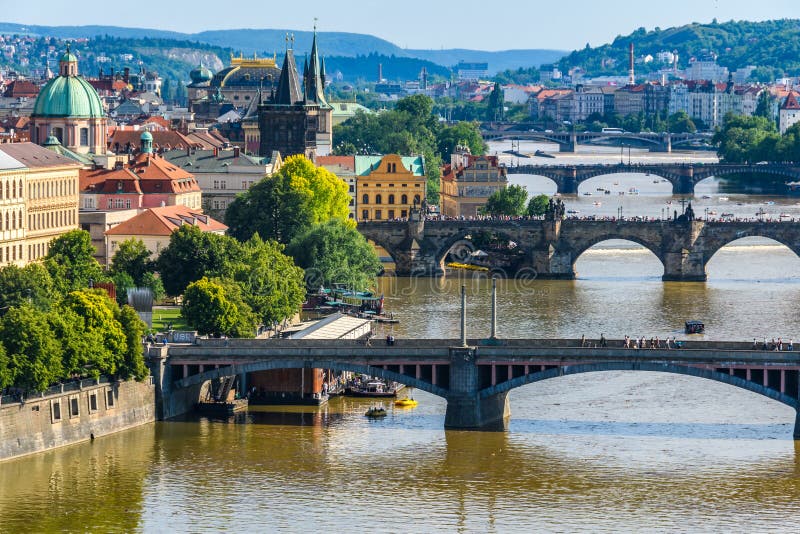 Vue aérienne de la ville du jardin de Letna, Prague, Tchèque Republi image libre de droits Vue aérienne de la ville du jardin de Letna, Prague, Tchèque Republi image libre de droits