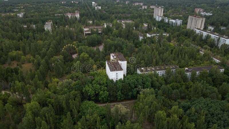 Vue aérienne de la zone d'exclusion de tchernobyl ukraine zone de haute radioactivité banque de vidéos