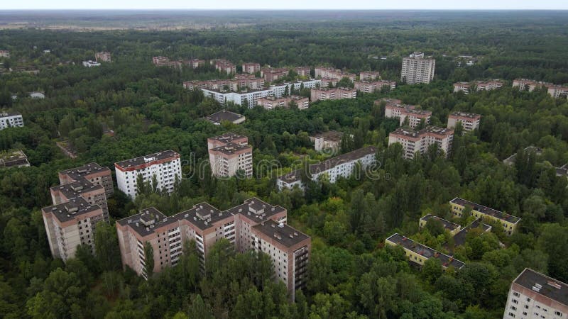 Vue aérienne de la zone d'exclusion de tchernobyl ukraine zone de haute radioactivité banque de vidéos