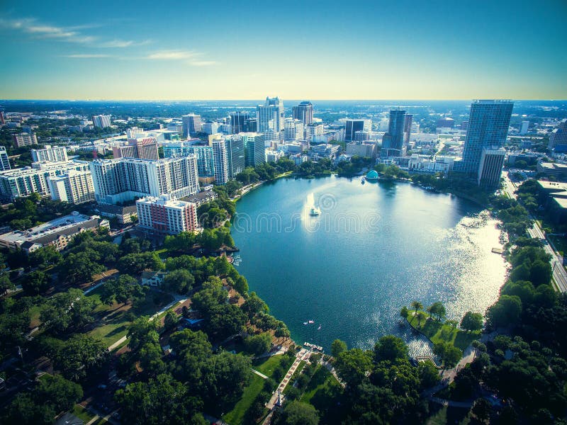 Vue Aérienne De Lac Eola à Orlando Image stock Image du gratte