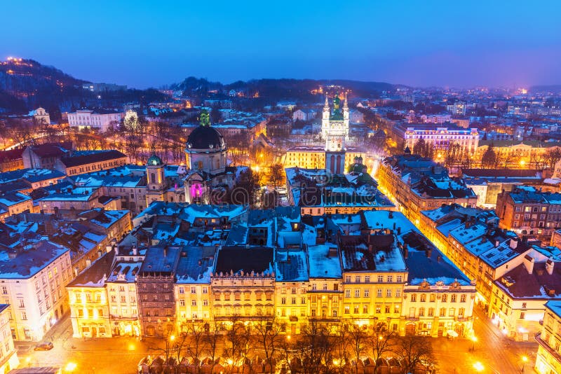 Vue aérienne de nuit de Lviv, Ukraine image stock Vue aérienne de nuit de Lviv, Ukraine image stock