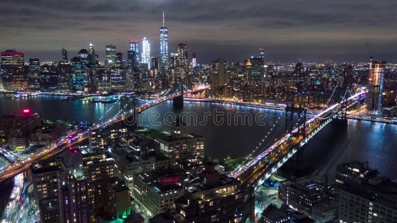 Vue aérienne de nuit de Manhattan, New York City Édifices hauts Dronelapse de Timelapse