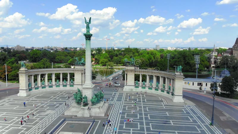 Vue aérienne de place carrée de héros de Budapest en été