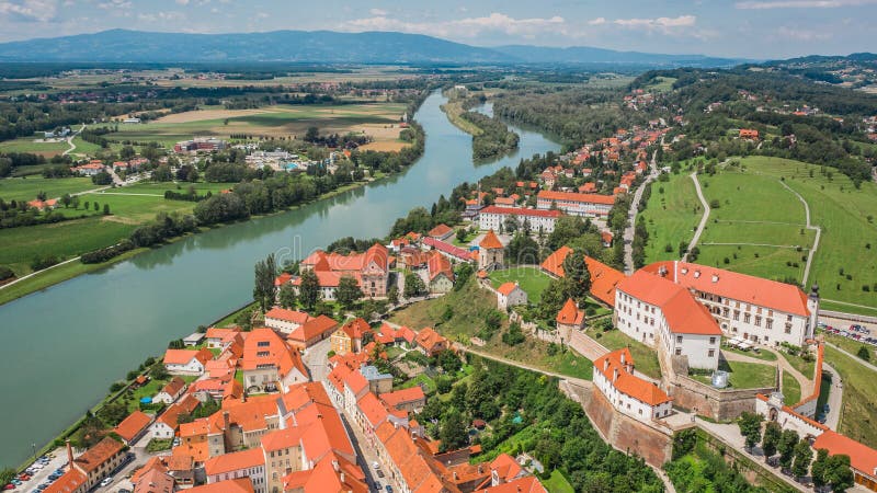 Vue aérienne de Ptuj photographie stock Vue aérienne de Ptuj photographie stock