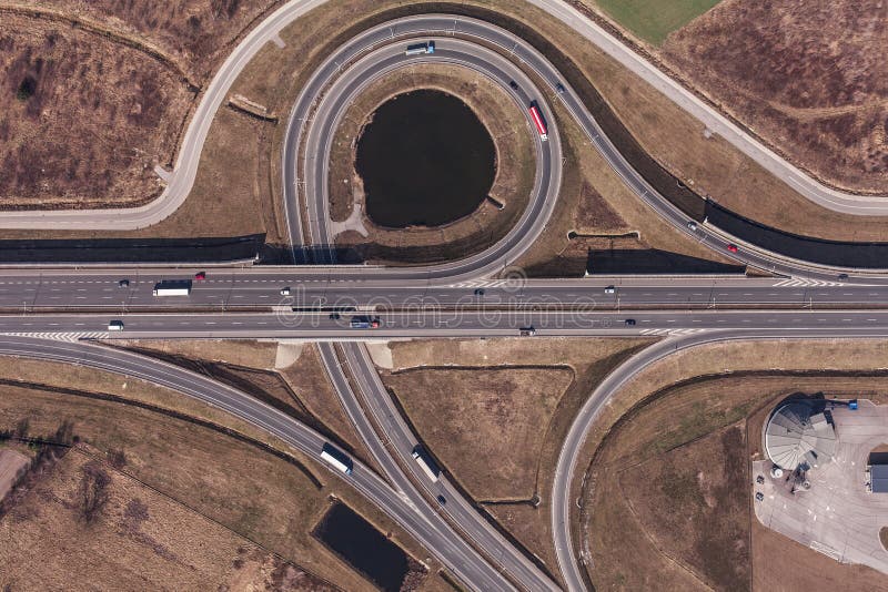 Vue aérienne de rond point de route en Pologne photos stock Vue aérienne de rond point de route en Pologne photos stock