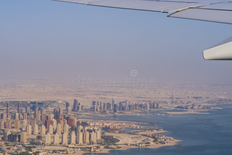 Vue aérienne de ville Doha, capitale du Qatar photo libre de droits Vue aérienne de ville Doha, capitale du Qatar photo libre de droits