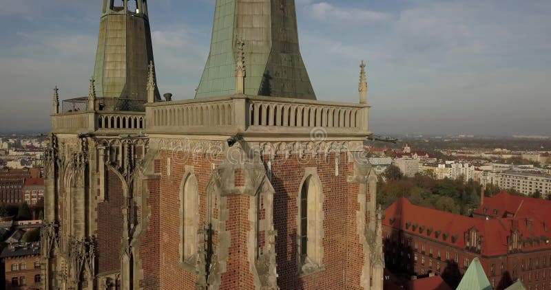 Vue aérienne de Wroclaw sur un matin d'automne ensoleillé banque de vidéos