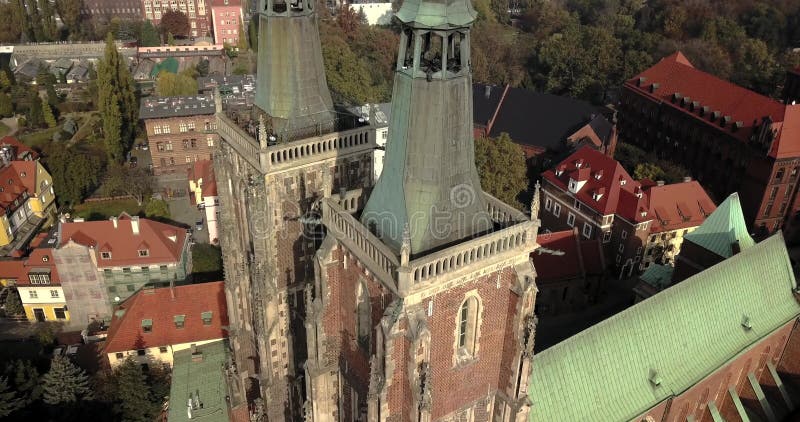 Vue aérienne de Wroclaw sur un matin d'automne ensoleillé banque de vidéos