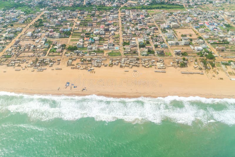 Vue aérienne des rivages de Cotonou, Bénin photographie stock libre de droits