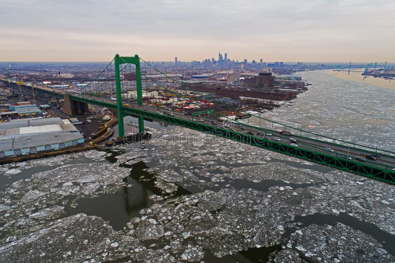 Vue aérienne du fleuve Delaware congelé Philadelphie photographie stock libre de droits Vue aérienne du fleuve Delaware congelé Philadelphie photographie stock libre de droits