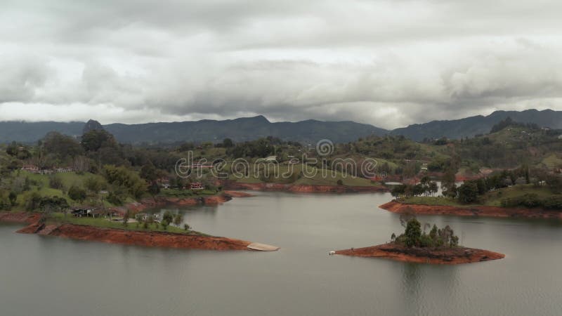 Vue aérienne du paysage du lac Gutape banque de vidéos