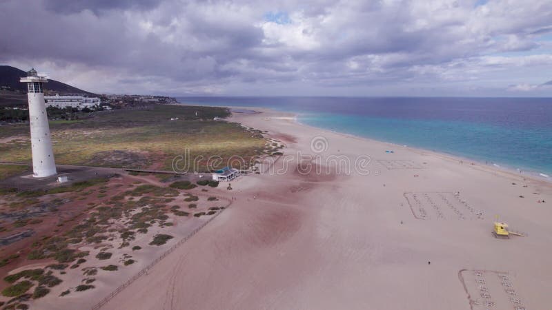 Vue aérienne du phare de Morro Jable Fuerteventura banque de vidéos