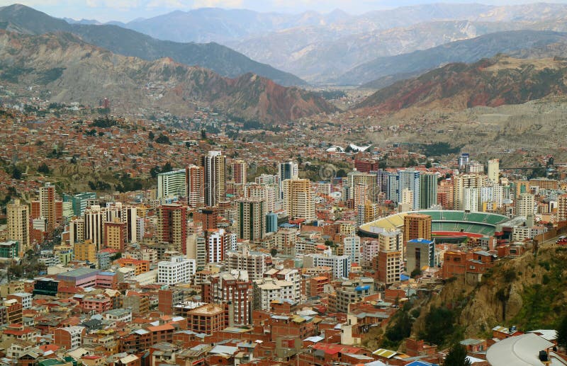 Vue aérienne spectaculaire de La Paz comme vu du funiculaire, La Paz, Bolivie image libre de droits Vue aérienne spectaculaire de La Paz comme vu du funiculaire, La Paz, Bolivie image libre de droits