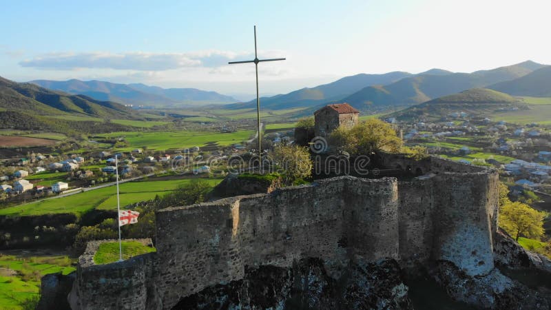 Vue aérienne statique kveshi forteresse ruines en géorgie. patrimoine historique et culturel en géorgie clips vidéos