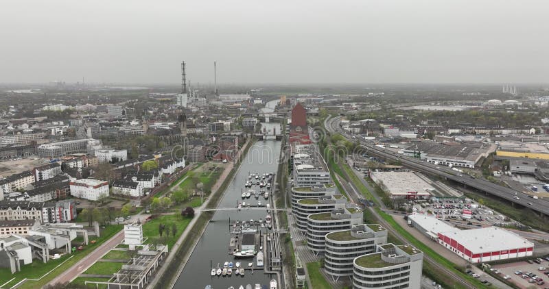 Vue aérienne sur la ville de duisburg allemagne. horizon de la ville et vues urbaines. architecture du centre-ville