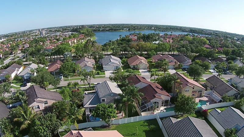 Vue aérienne à la maison suburbaine