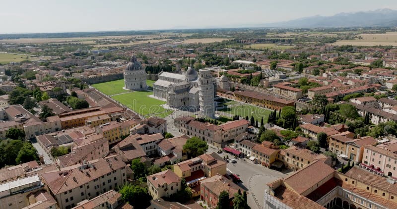 Vue aérienne à tour de pise en italie par une journée ensoleillée clips vidéos