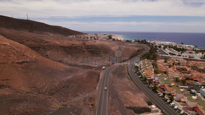 Vue aérienne éloignée de Morro Jable sur la côte sud de Fuerteventura clips vidéos