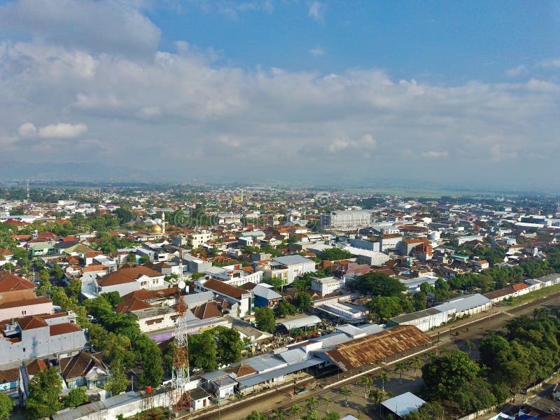 Vue ciel d'un village densément peuplé image stock
