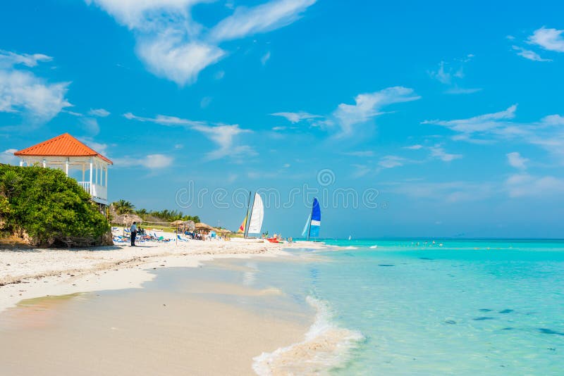 Vue colorée de plage de Varadero au Cuba image libre de droits Vue colorée de plage de Varadero au Cuba image libre de droits
