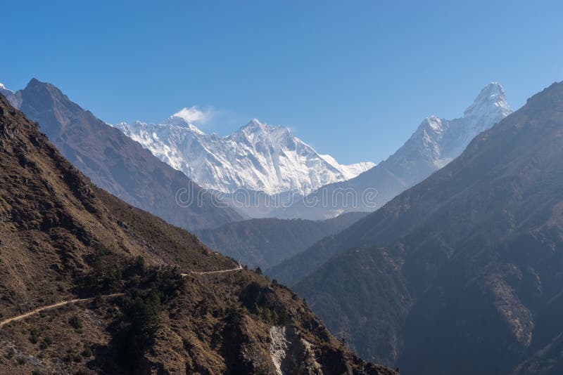 Vue d'Everest, de Lhotse et d'Ama Dablam, région d'Everest