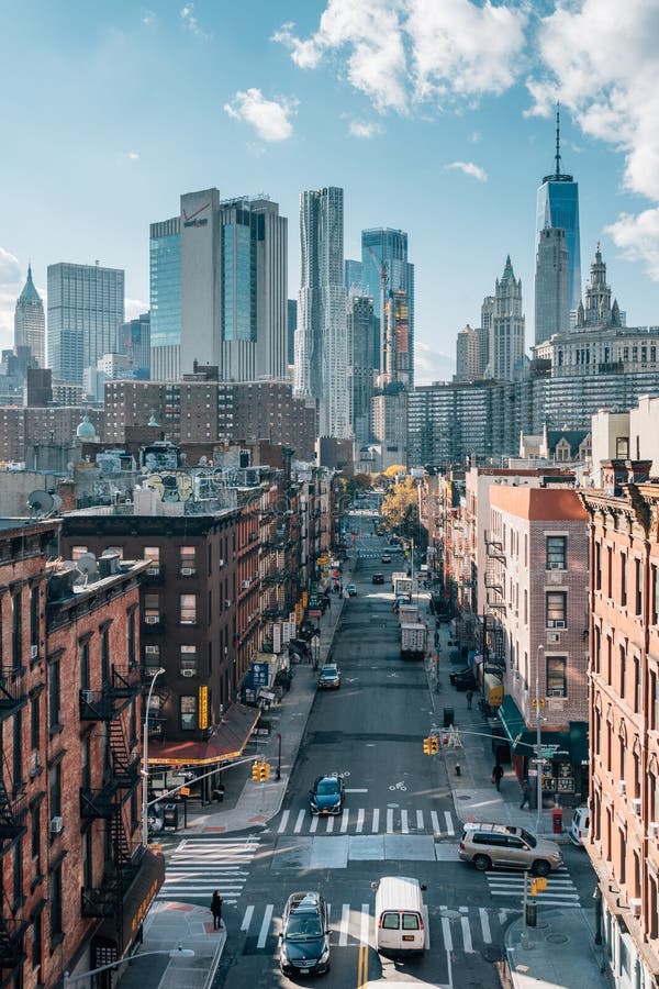 Vue d'horizon de paysage urbain du Lower East Side et du secteur financier, du pont de Manhattan à New York City photographie stock libre de droits Vue d'horizon de paysage urbain du Lower East Side et du secteur financier, du pont de Manhattan à New York City photographie stock libre de droits