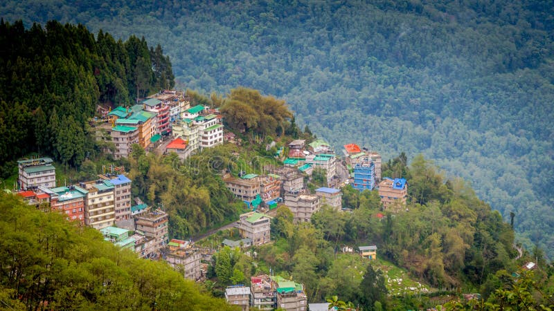 Vue d'oeil du ` s d'oiseau de Gangtok, la capitale du Sikkim, Inde images stock Vue d'oeil du ` s d'oiseau de Gangtok, la capitale du Sikkim, Inde images stock