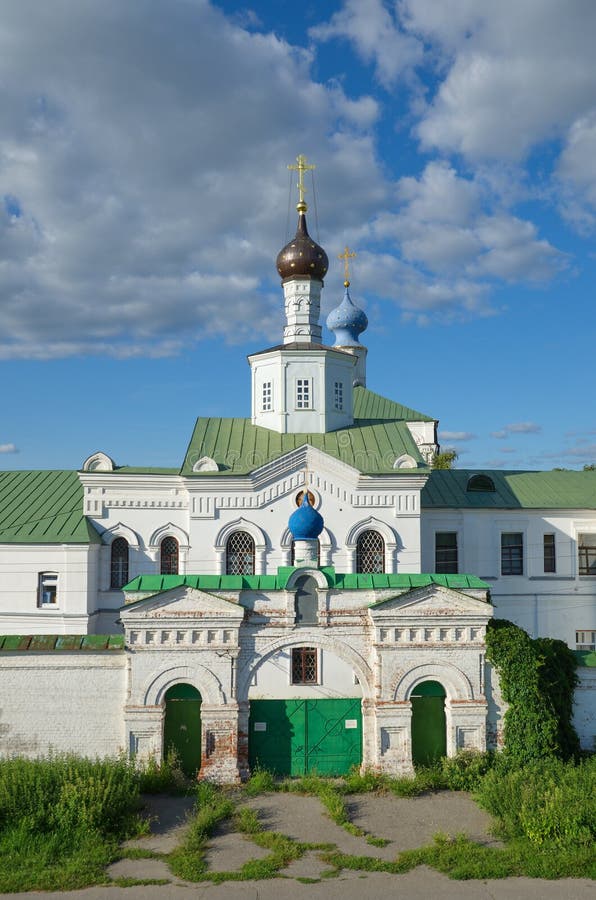 Vue d'été du monastère de Spaso-Preobrazhensky à Riazan, Russie photographie stock Vue d'été du monastère de Spaso-Preobrazhensky à Riazan, Russie photographie stock