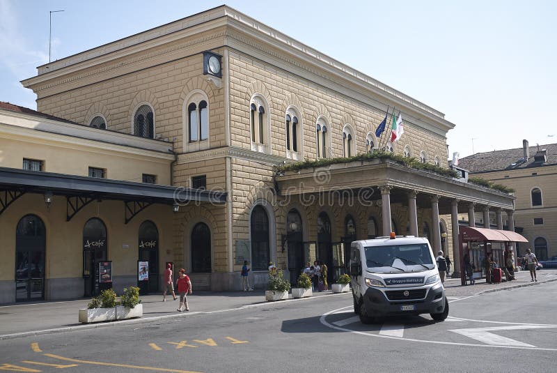 Gare De Centrale De Bologna, Italie Image éditorial Image du place