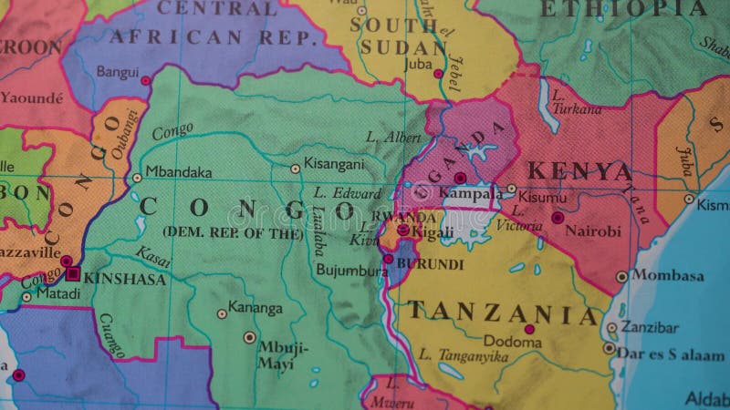 Vue de certains pays d'Afrique Centrale sur une carte du monde 4K clips vidéos