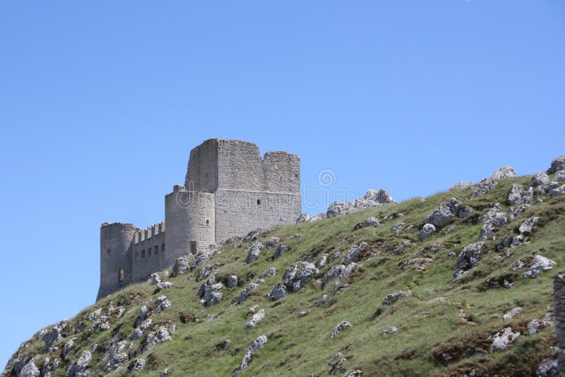 Vue de château de Rocca Calascio image stock Vue de château de Rocca Calascio image stock