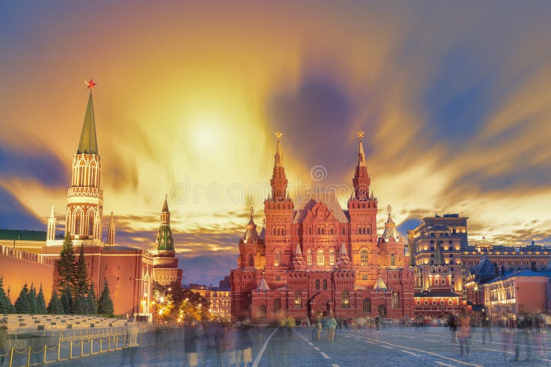 Vue de coucher du soleil de la place rouge, Moscou Kremlin, mausolée de Lénine, musée historican en Russie Points de repère de re