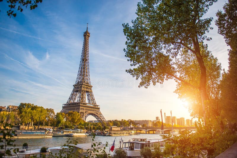 Vue De Coucher Du Soleil De Tour Eiffel Et De La Seine