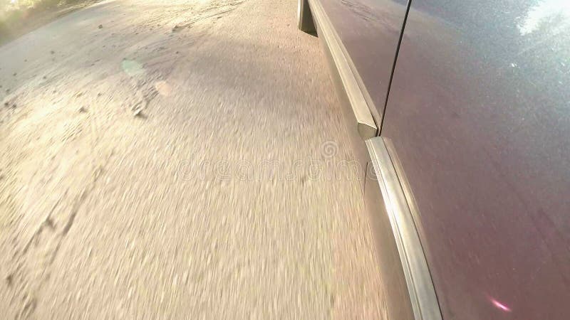 Vue de côté de rue d'asphalte de conduite d'if, transport de funérailles clips vidéos