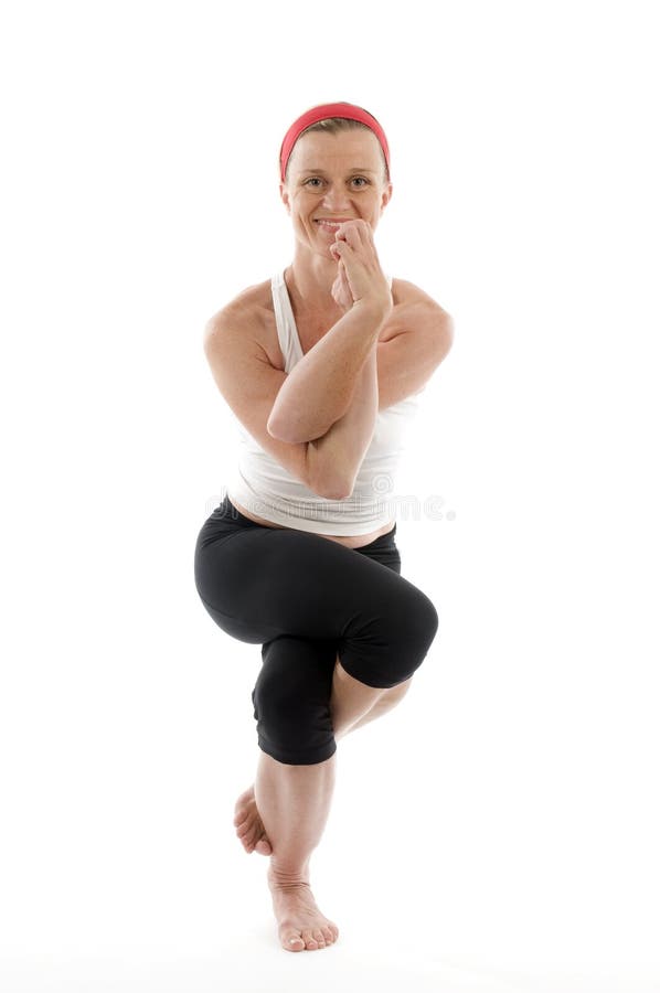 Vue de face de pose d'aigle de yoga images libres de droits Vue de face de pose d'aigle de yoga images libres de droits
